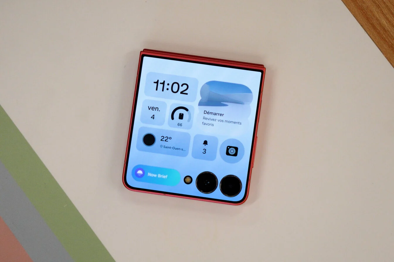 현재 여론 𝙅𝙊𝙉𝙉𝘼 갈린다는 갤 플립 실물.JPG | 인스티즈