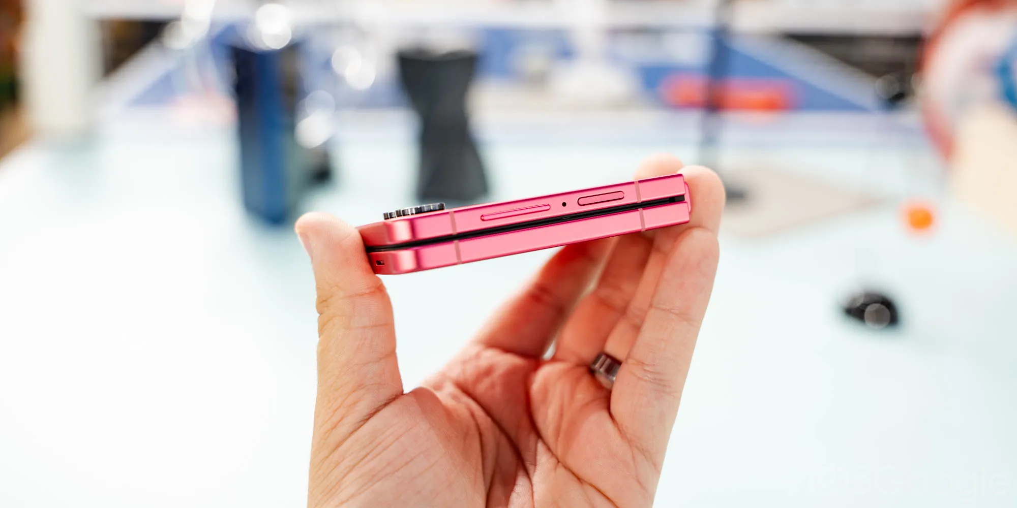 현재 여론 𝙅𝙊𝙉𝙉𝘼 갈린다는 갤 플립 실물.JPG | 인스티즈