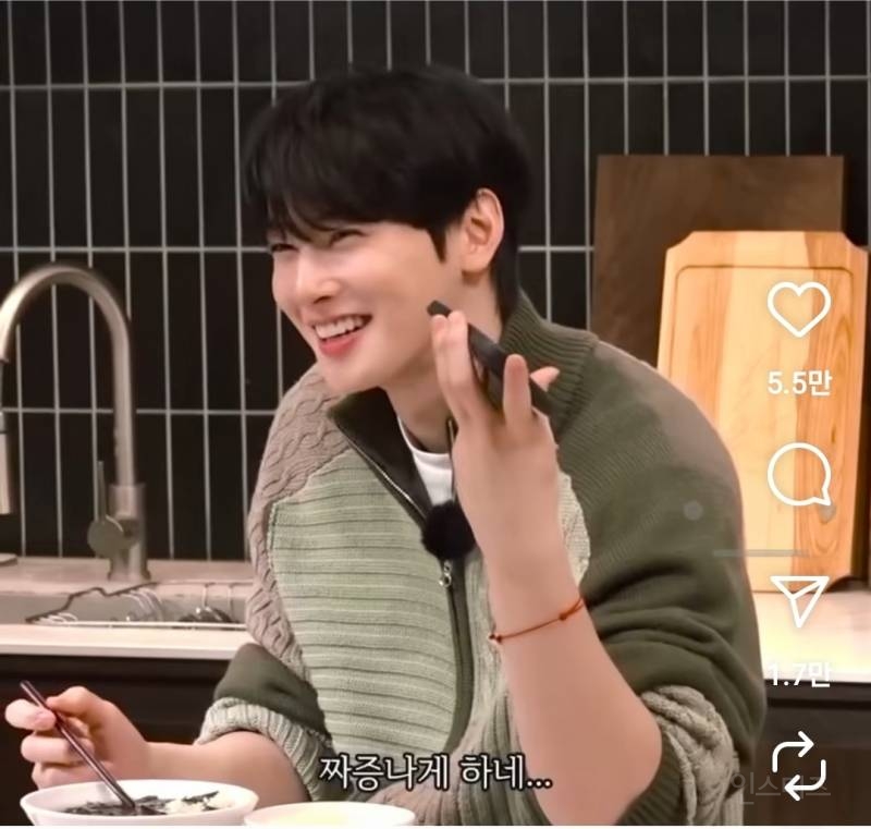 웃으면서 막내한테 짜증내는 차은우 .jpg | 인스티즈