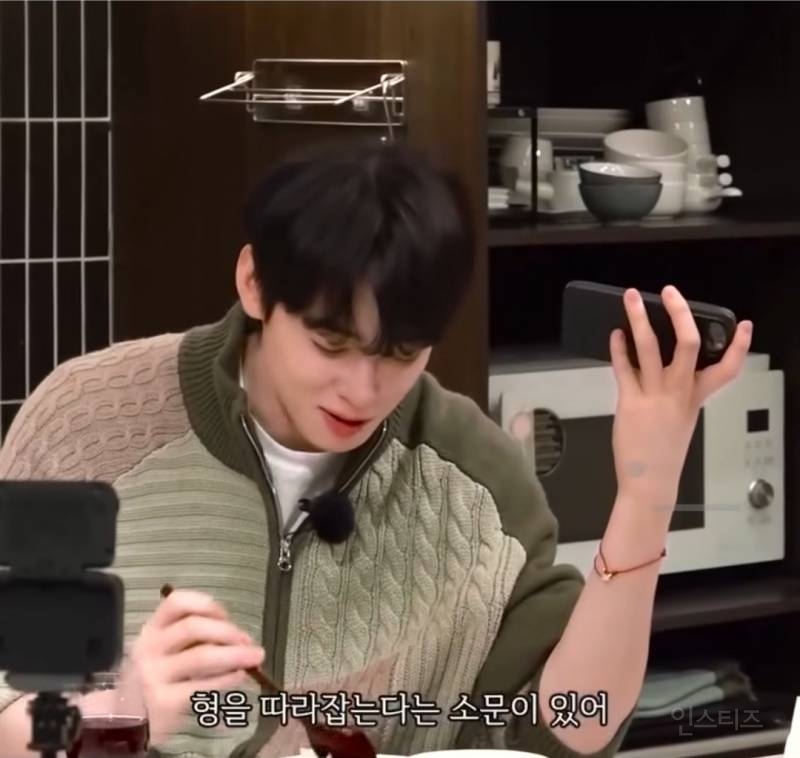 웃으면서 막내한테 짜증내는 차은우 .jpg | 인스티즈