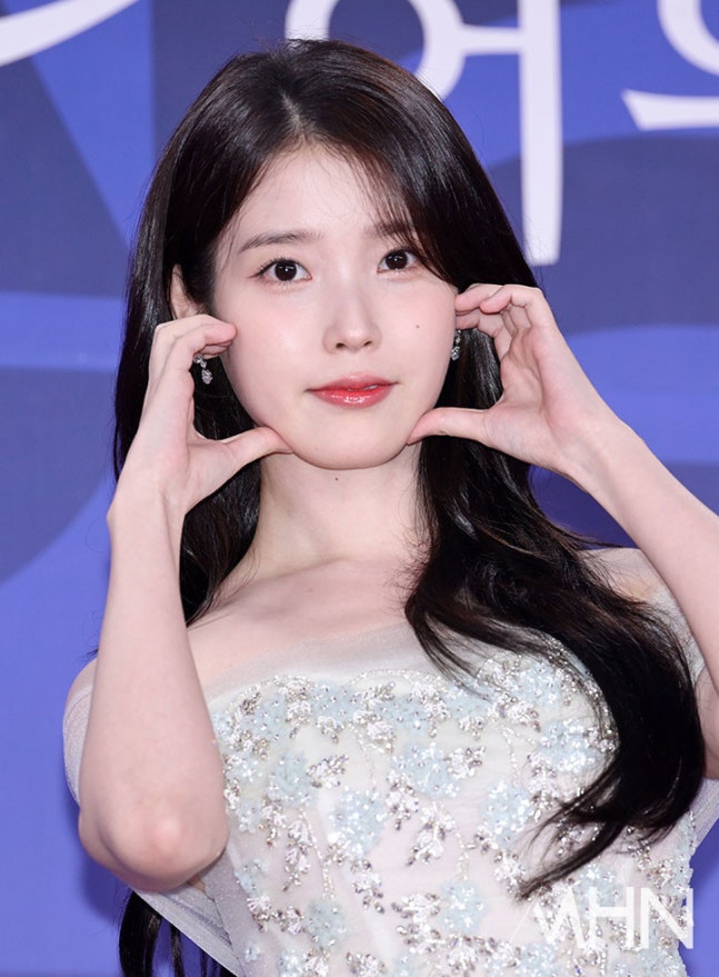 [잡담] 아이유 오늘 너무 예쁘지 않아? | 인스티즈