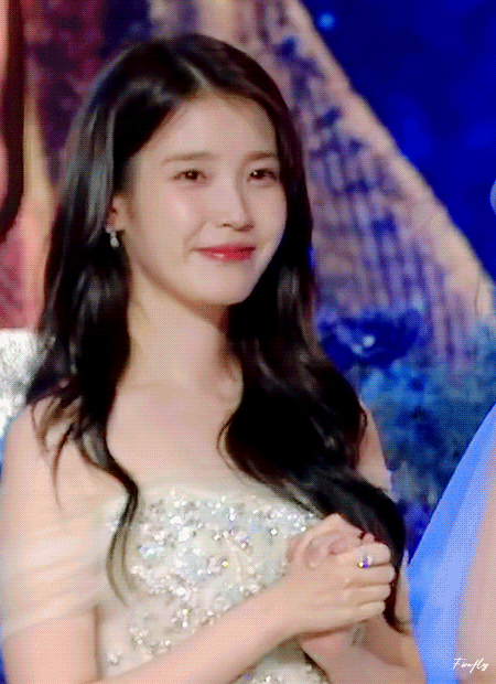 [잡담] 아이유 뒤에서 잡힌 거 ㄱㅇㅇ | 인스티즈