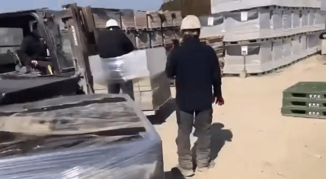 '지게차 괴롭힘' 스리랑카 청년 꾹 참은 이유…"결혼할 여친 있다" | 인스티즈