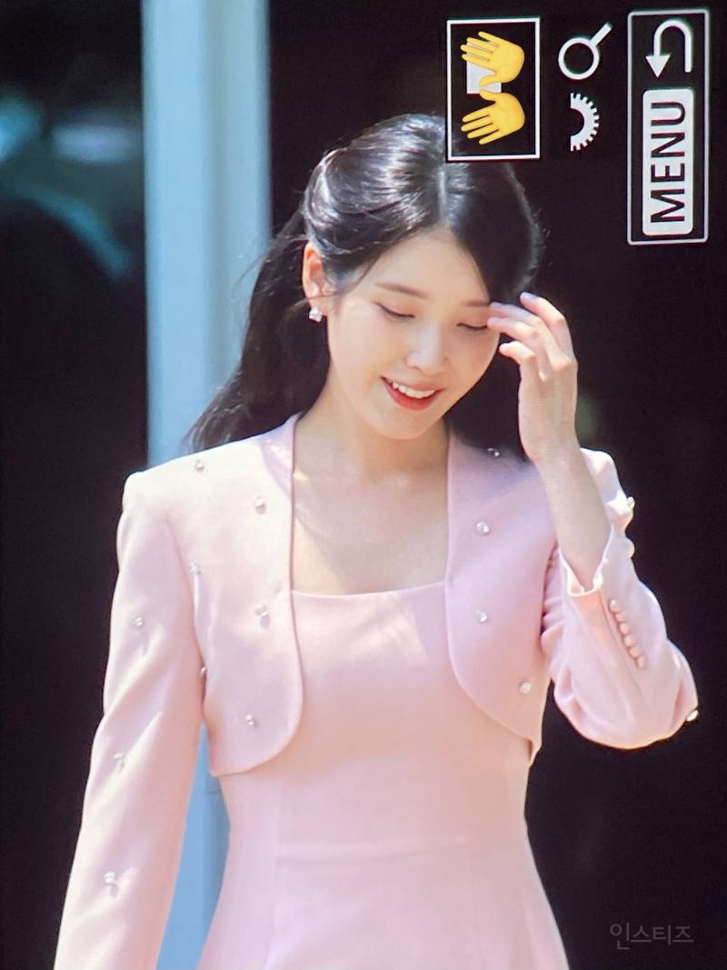 오늘 인천본부세관 홍보대사 위촉식 참석한 아이유 프리뷰.jpg | 인스티즈