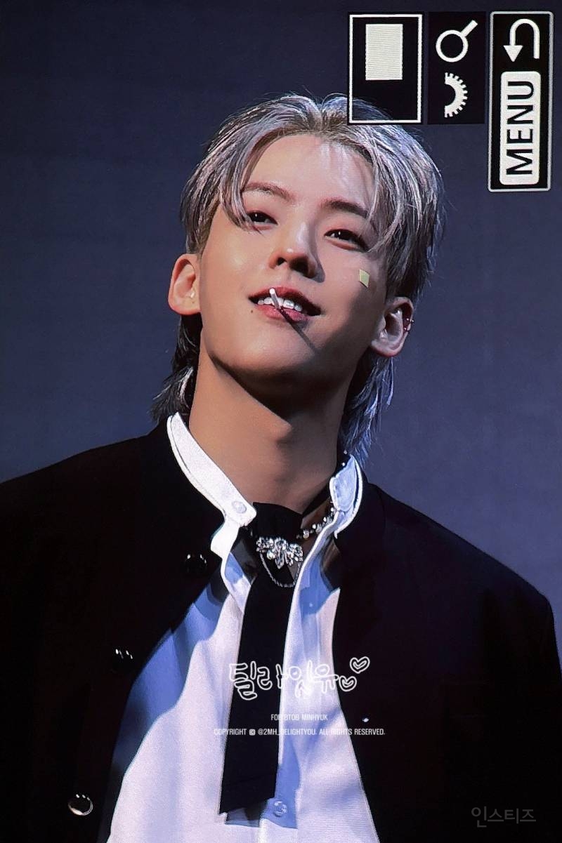 팬들 반응에 결심하고 날티 교복착 낉여온 아이돌.jpg | 인스티즈