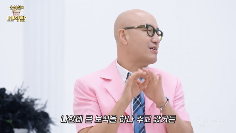 차은우가 떠나기 전 홍석천한테 준 보석 .jpgif | 인스티즈