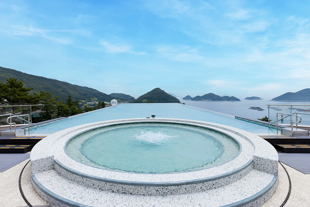 뷰 맛집인 것 같은 남해 쏠비치 인피니티풀.jpg | 인스티즈