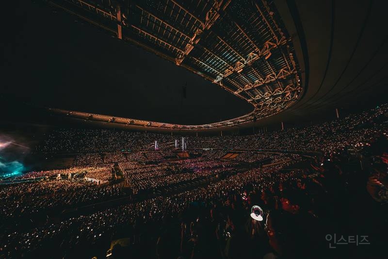 스트레이 키즈 佛 단독 공연 12만 팬 운집…현지 관계자 "아이코닉” 극찬 | 인스티즈