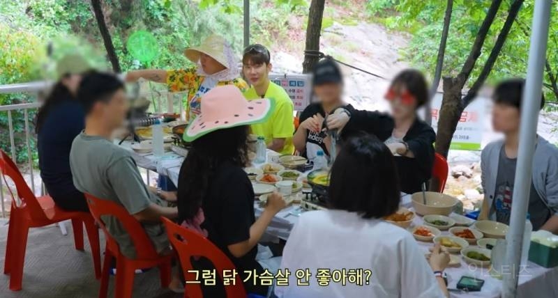 음식 줬다 뺐기를 눈앞에서 시전하는 연옌 .jpg | 인스티즈