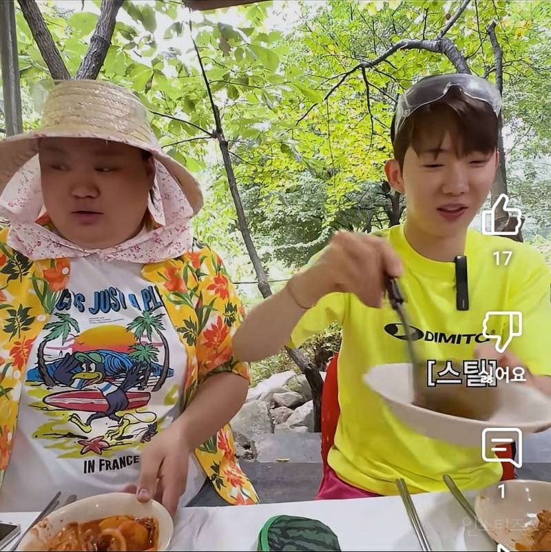 음식 줬다 뺐기를 눈앞에서 시전하는 연옌 .jpg | 인스티즈