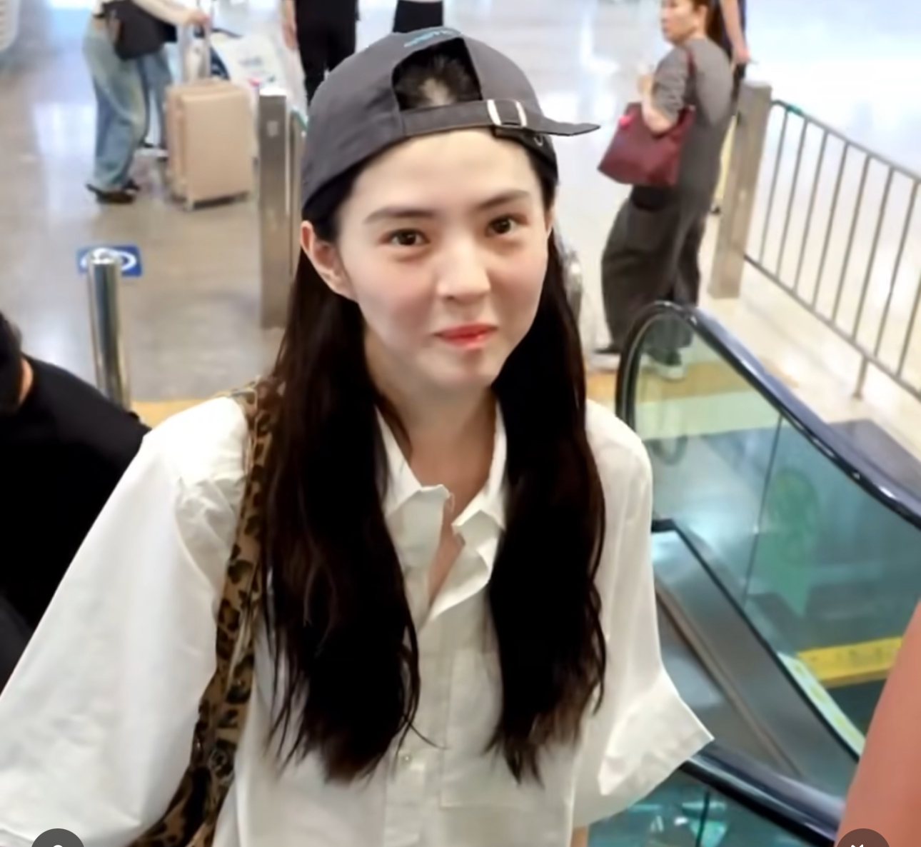 [잡담] 한소희는...화장 잘받는 얼굴이야?? | 인스티즈