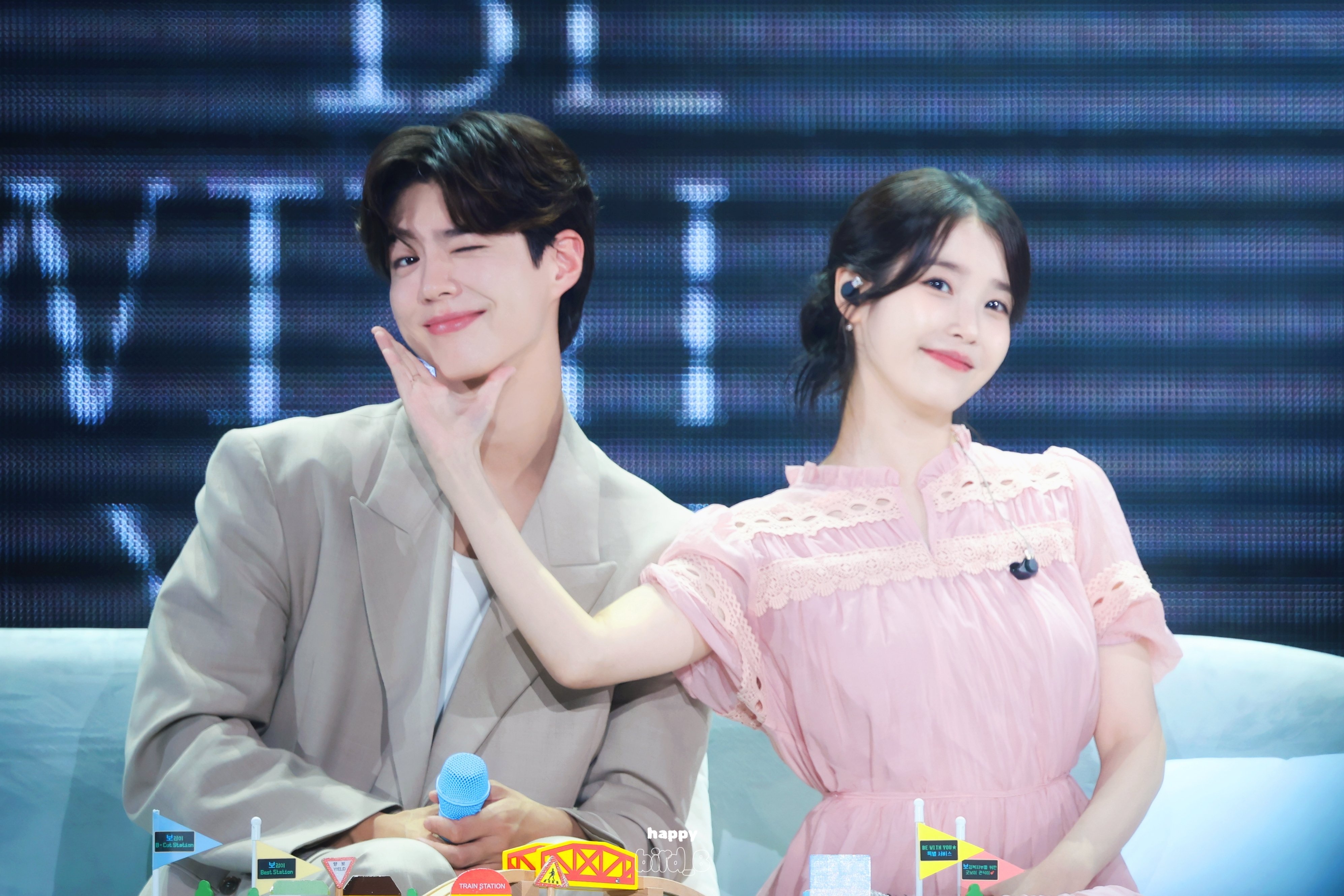 [잡담] 아이유랑 박보검 애기때랑 똑같아 ㅠ🥹 | 인스티즈