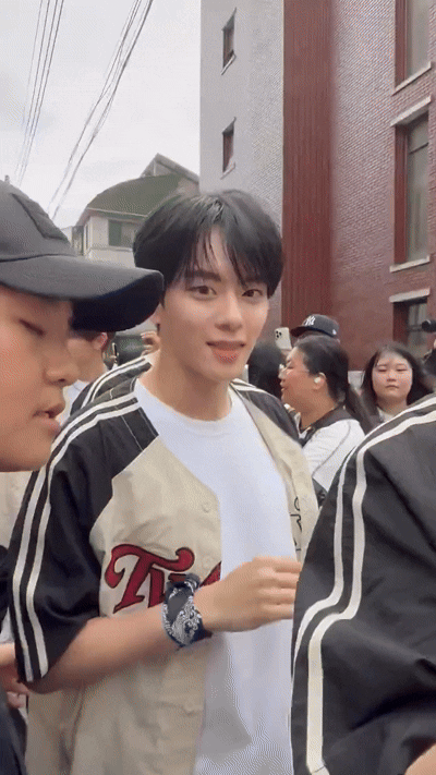 [잡담] 오늘 보플 목격담중에 잘생겼다고 생각한 3명 | 인스티즈