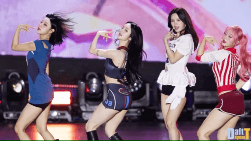 멤버들 중 신곡 안무가 젤 찰떡이라는 이지 .gif | 인스티즈