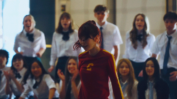 어제 컴백한 키키 'DANCING ALONE' 뮤비 비주얼.gif | 인스티즈