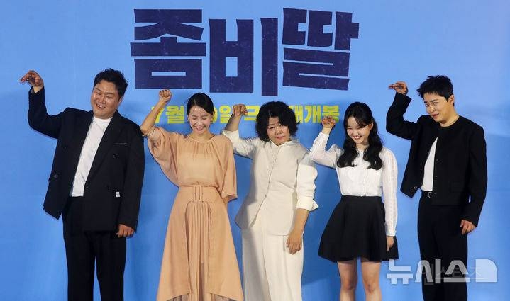 '좀비딸' 10일 연속 박스오피스 1위…주말 300만 넘는다 | 인스티즈