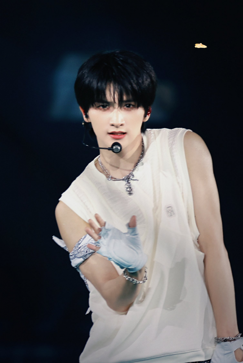 어제자 마카오에서 단체로 비주얼 갱신한 남돌 | 인스티즈