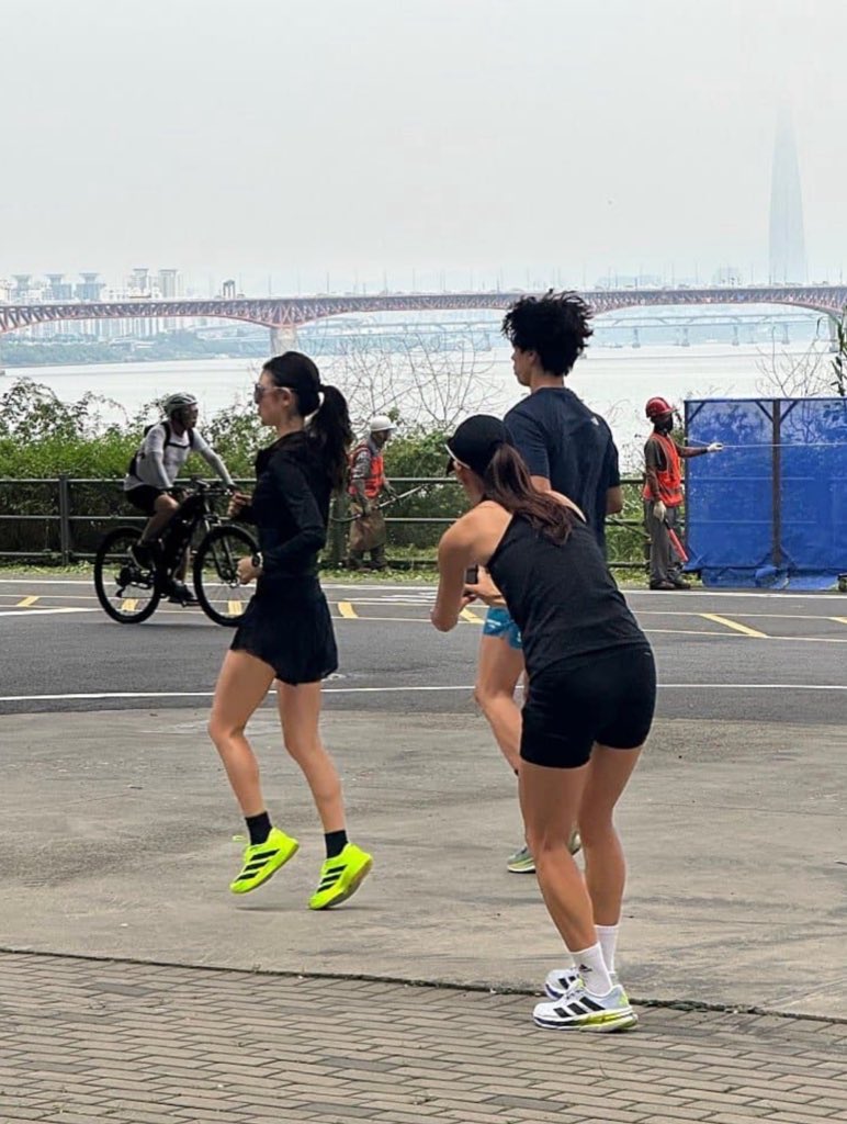 [잡담] 뉴진스 다니엘 박보검하고 러닝 연습하는거 목격담 떴네 | 인스티즈