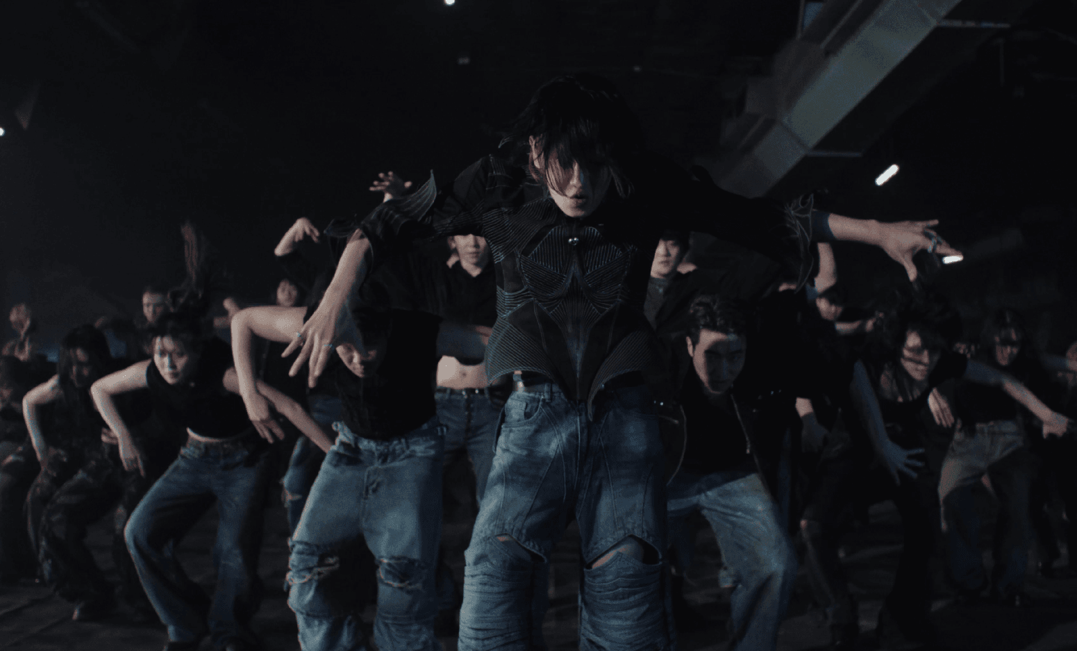 케이팝 최초 고문실 컨셉 가져온 아티스트 | 인스티즈