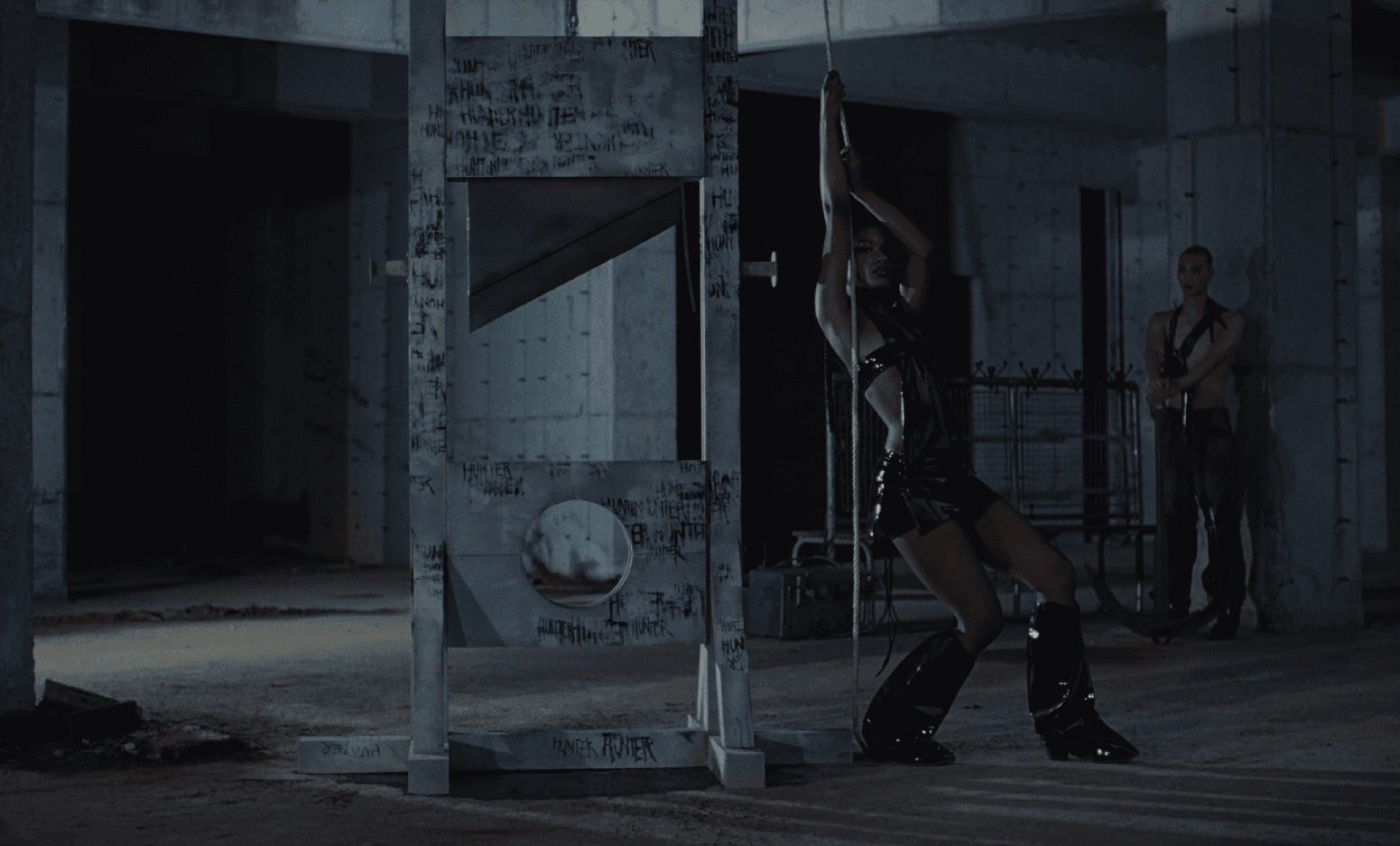 케이팝 최초 고문실 컨셉 가져온 아티스트 | 인스티즈