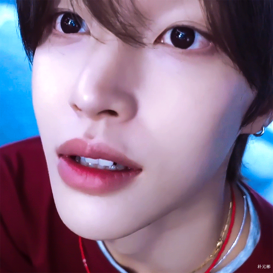 [잡담] 원빈: 입술이 너무 무겁다 좀 가져가 한근정도 | 인스티즈