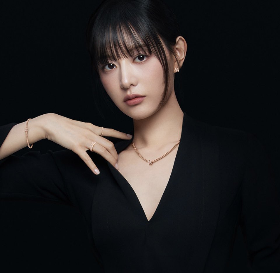 배우 김지원 스톤헨지 25년 가을 컬렉션 화보.jpg | 인스티즈