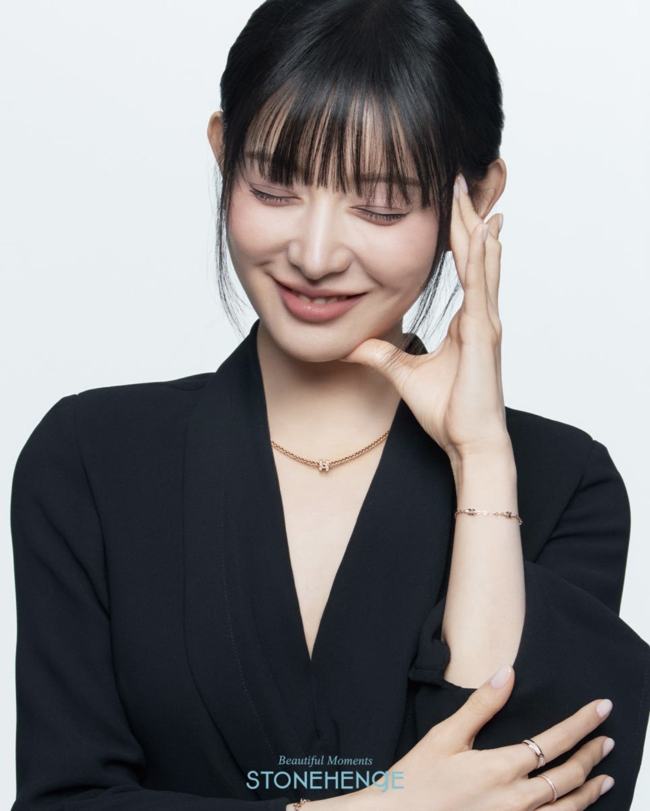 배우 김지원 스톤헨지 25년 가을 컬렉션 화보.jpg | 인스티즈