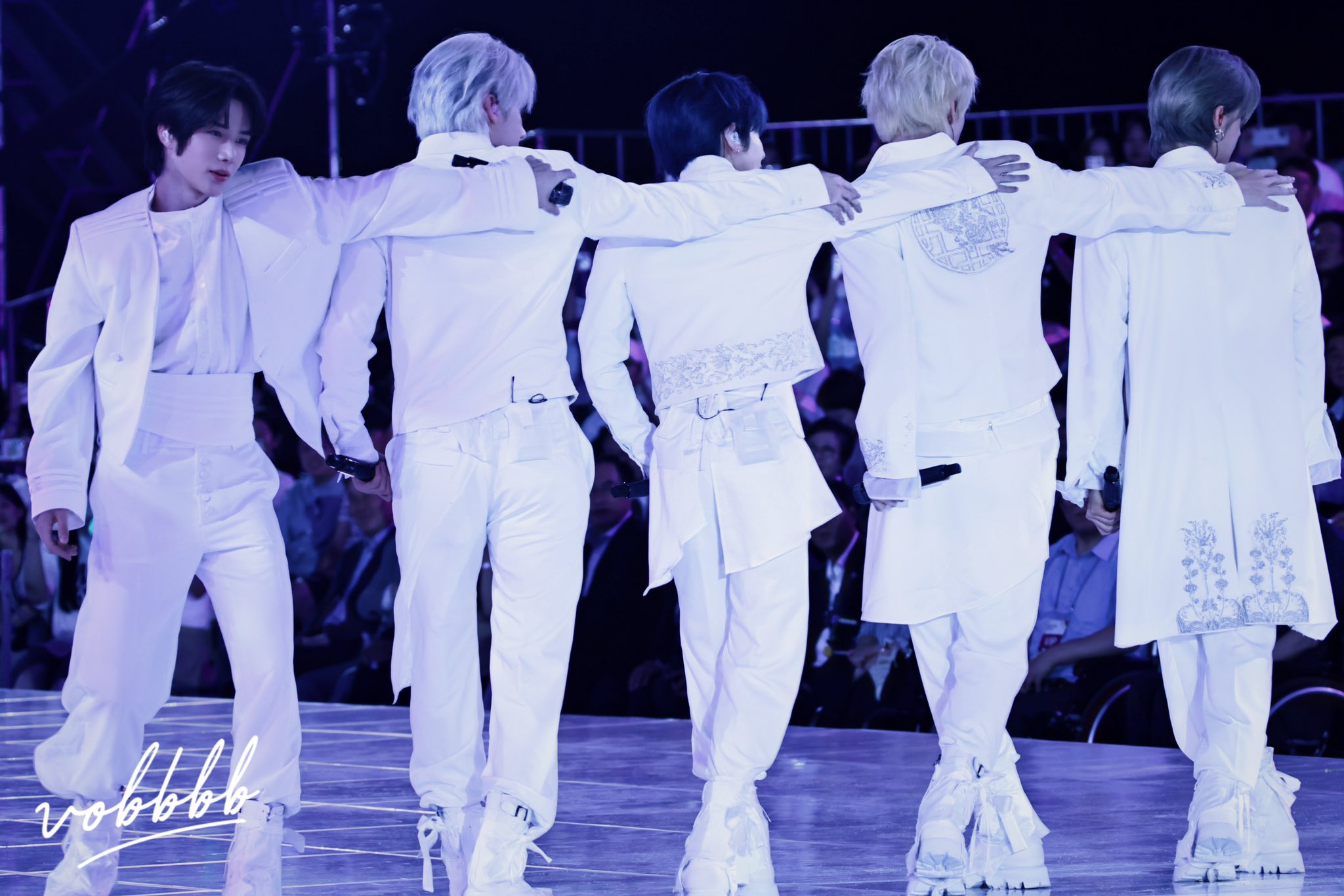 [잡담] 투바투 이 의상들 제작한 곳이 다 같은 곳이래 | 인스티즈