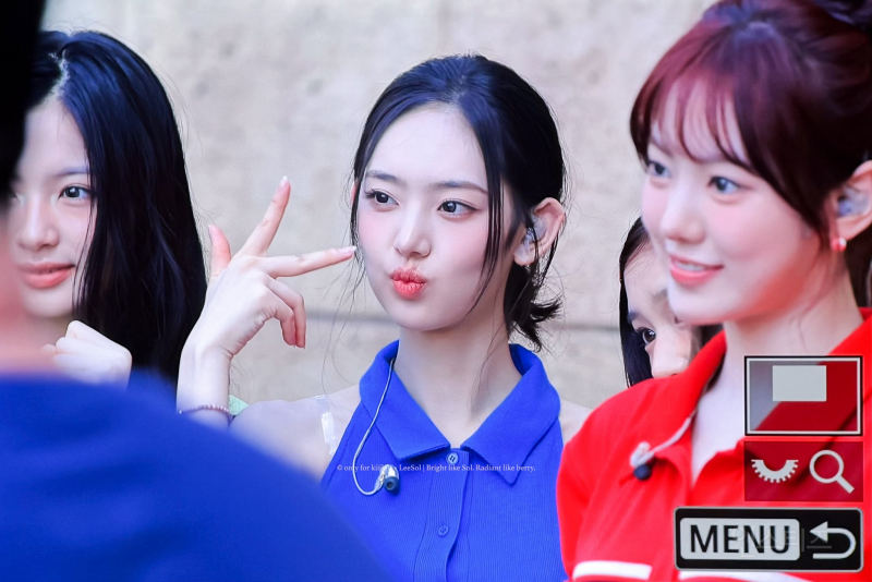 파란색이 퍼컬인 것 같은 어제자 키키 이솔 | 인스티즈