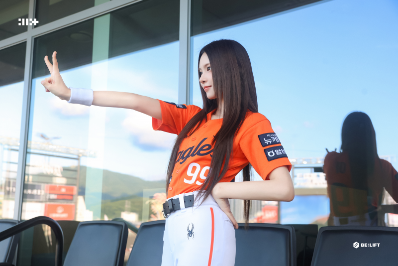 내가 대신 옆태 보험 들어주고 싶은 아일릿 윤아.jpg | 인스티즈