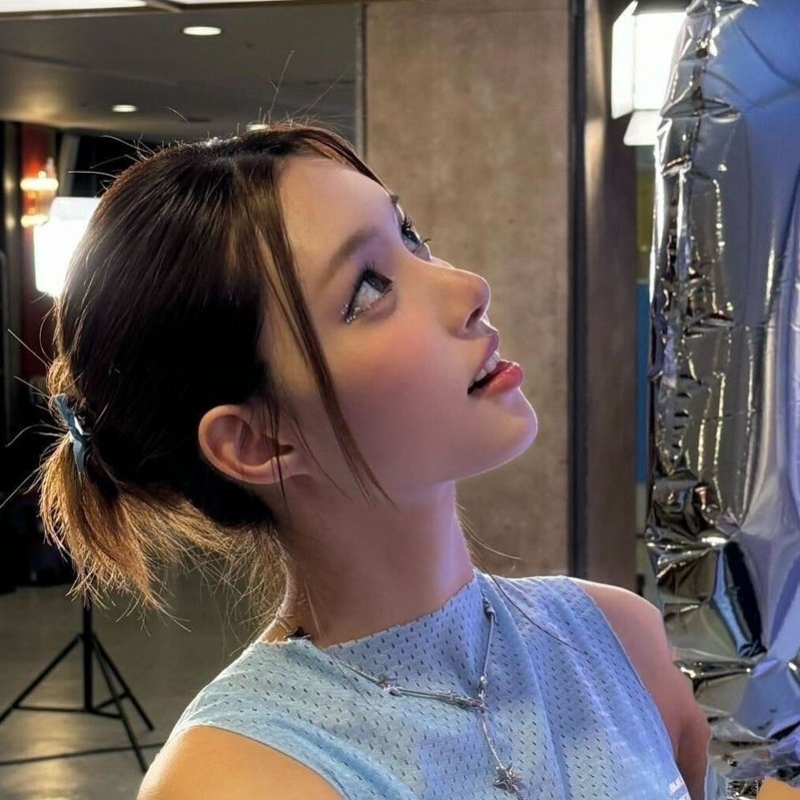 내가 대신 옆태 보험 들어주고 싶은 아일릿 윤아.jpg | 인스티즈