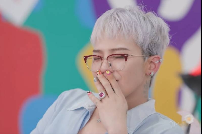 지드래곤 피셜 살을 가리려고 쓴거였다는 스카프 | 인스티즈