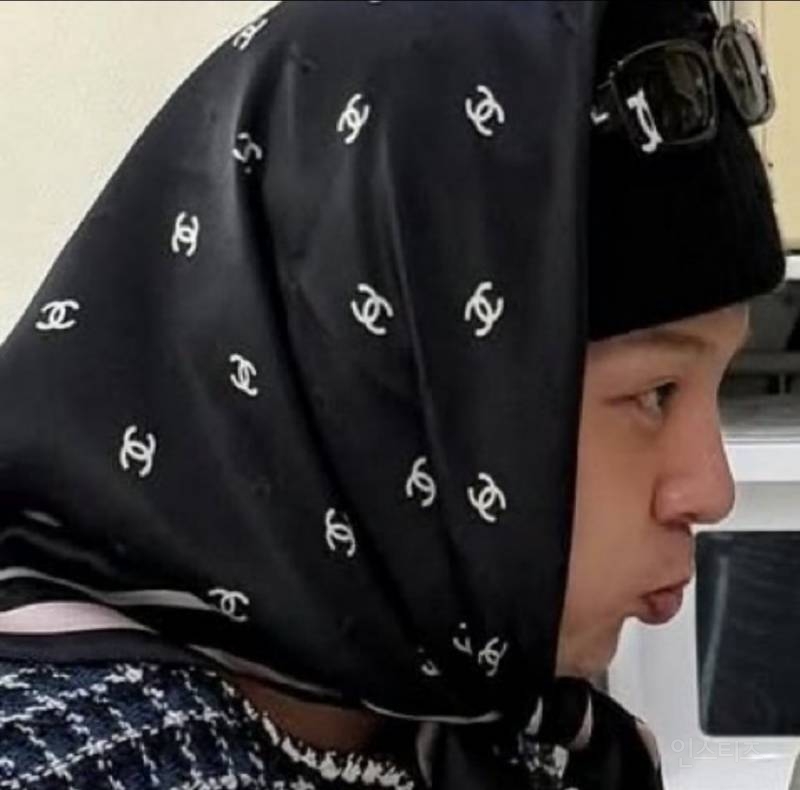 지드래곤 피셜 살을 가리려고 쓴거였다는 스카프 | 인스티즈