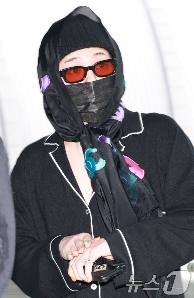 지드래곤 피셜 살을 가리려고 쓴거였다는 스카프 | 인스티즈