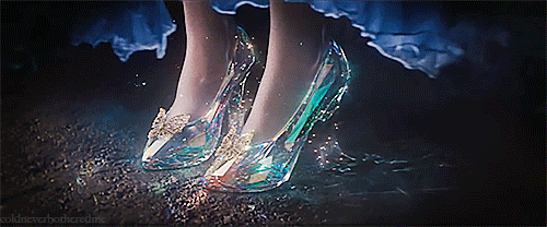 드레스가 너무 레전드라 상대적으로 묻혔다는 신데렐라 실사 유리구두 | 인스티즈