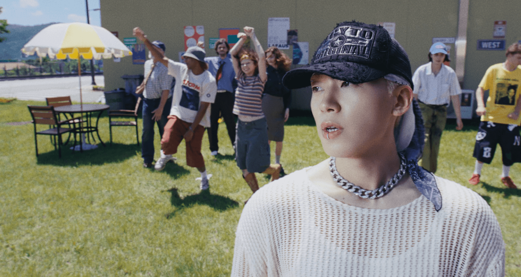 여전히 현역이라고 보여주는 16년차 남돌 신곡.gif | 인스티즈