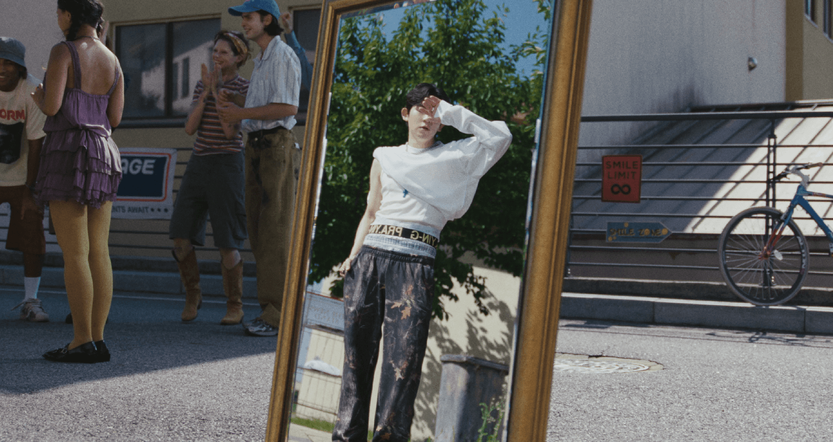 여전히 현역이라고 보여주는 16년차 남돌 신곡.gif | 인스티즈