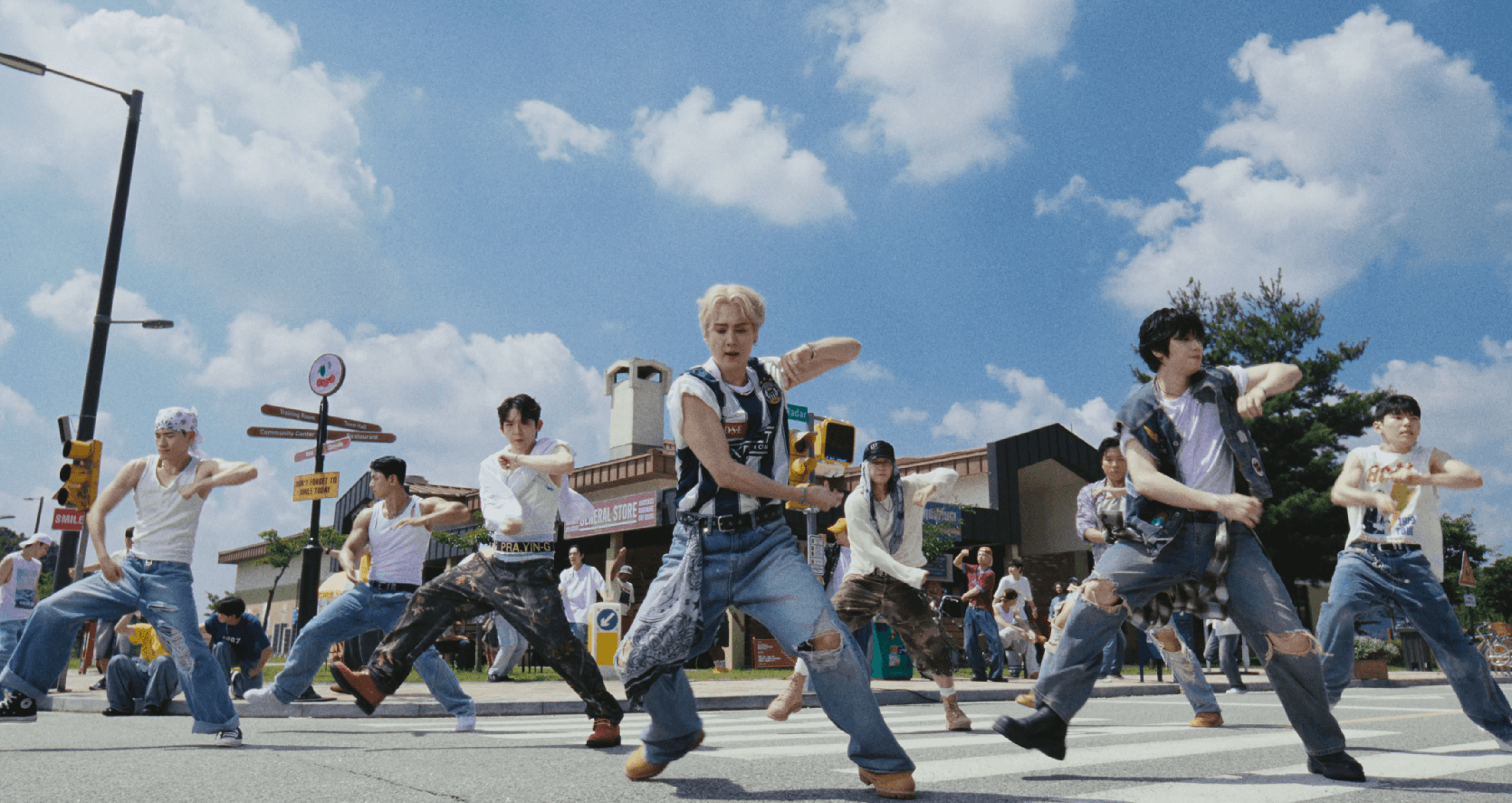 여전히 현역이라고 보여주는 16년차 남돌 신곡.gif | 인스티즈