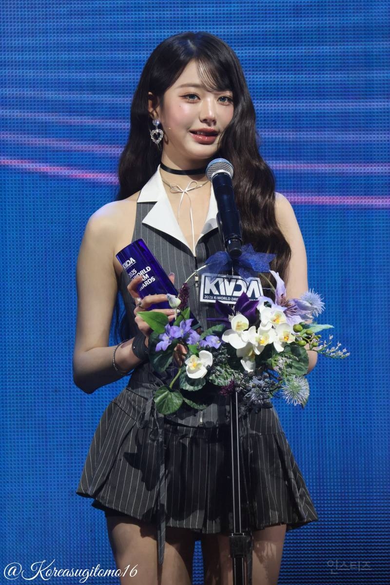 오늘자 장원영 2025 케이월드 드림어워즈 고화질 | 인스티즈