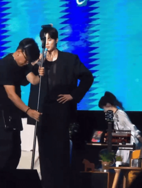 [잡담] 변우석 마이크 피해자(?)들 속출 | 인스티즈