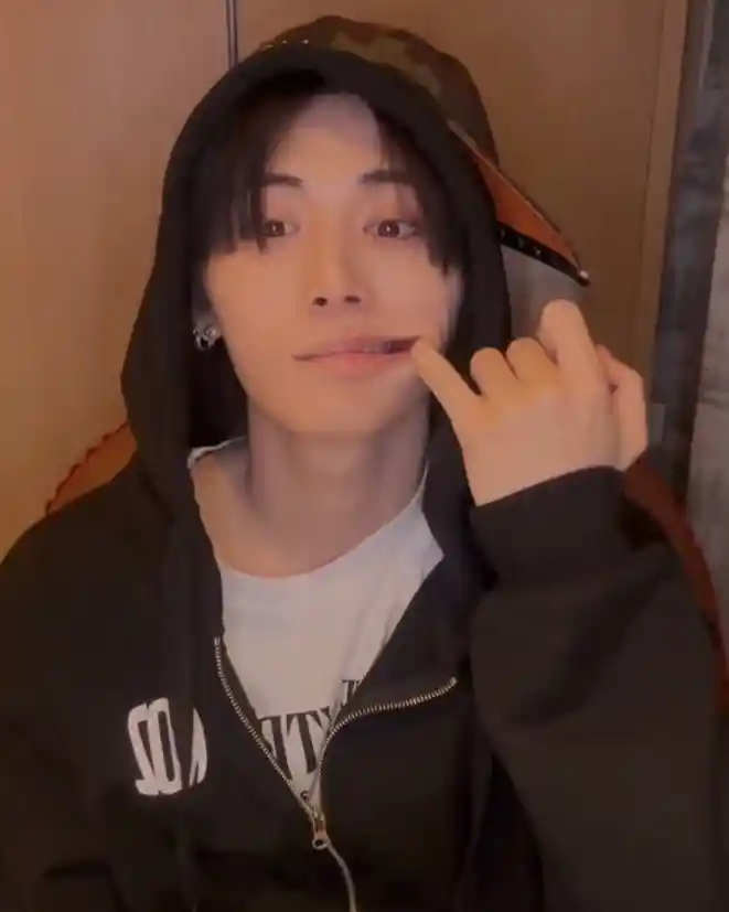 박성호 한태산 정장 남찍사 호왼 호른 탯왼 탯른 (12) webp 공유 + 한태산 라방 캡처 소량 | 인스티즈