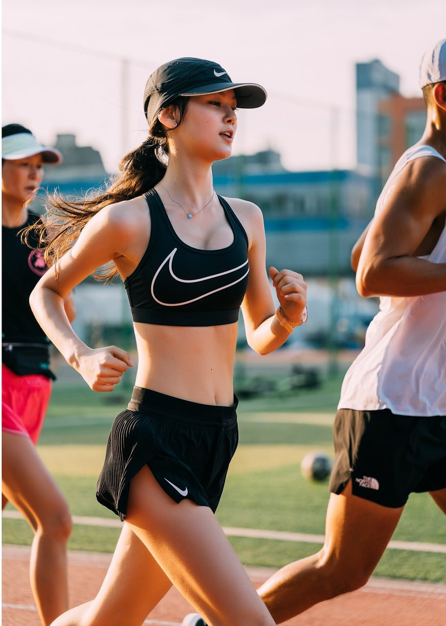 러닝하는 사진 올라온 뉴진스 다니엘jpg | 인스티즈