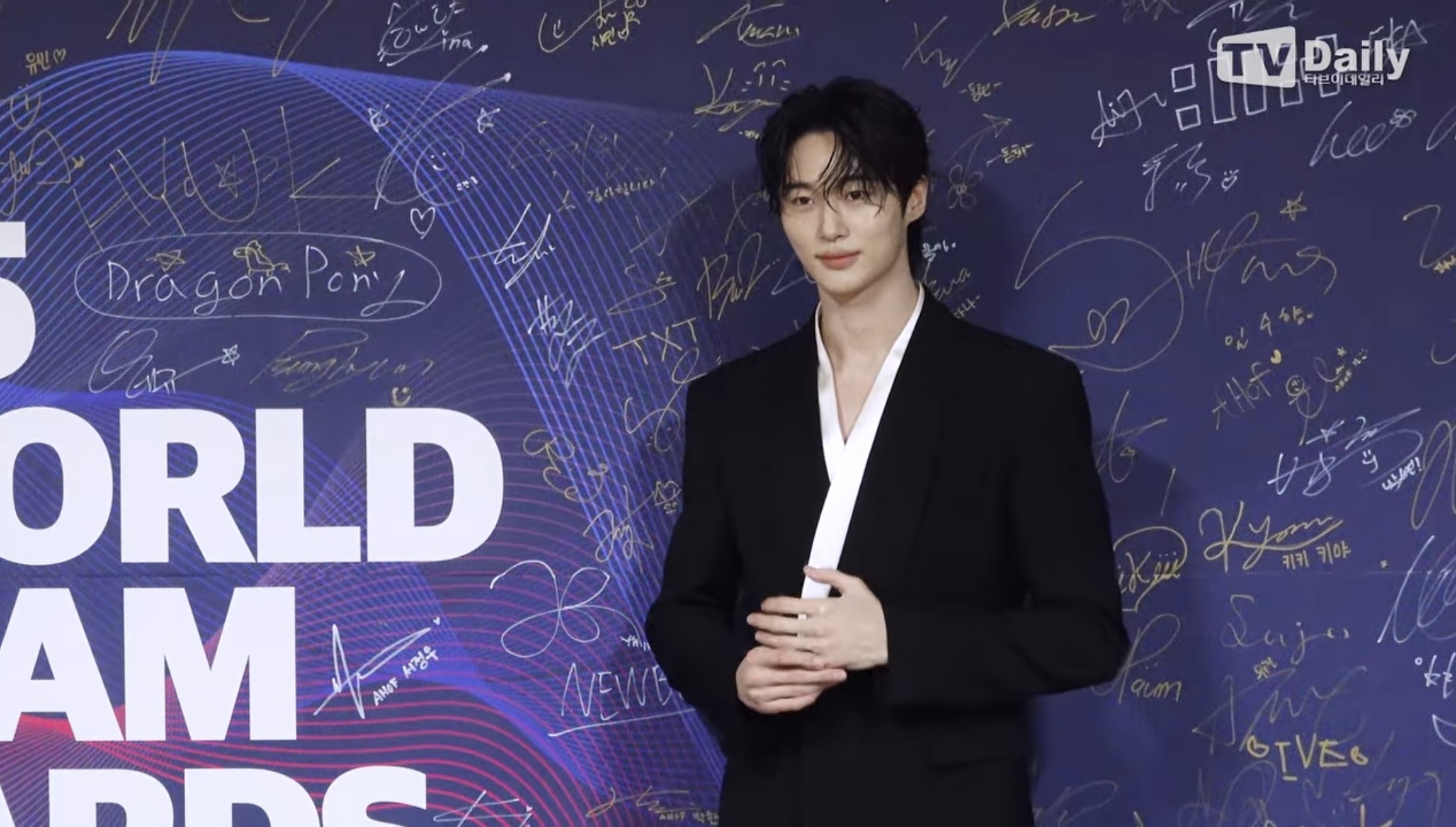 [잡담] 변우석 시상식 의상 다시봐도 느좋임 | 인스티즈