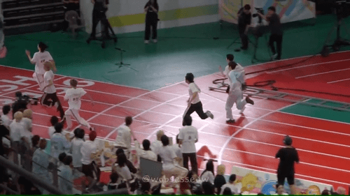 선출 아이돌은 웬만한 운동 다 잘하는 듯 .jpgif | 인스티즈