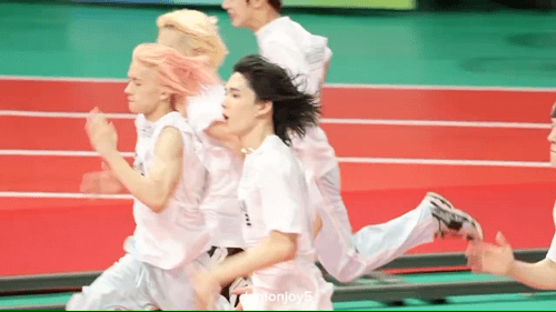 선출 아이돌은 웬만한 운동 다 잘하는 듯 .jpgif | 인스티즈