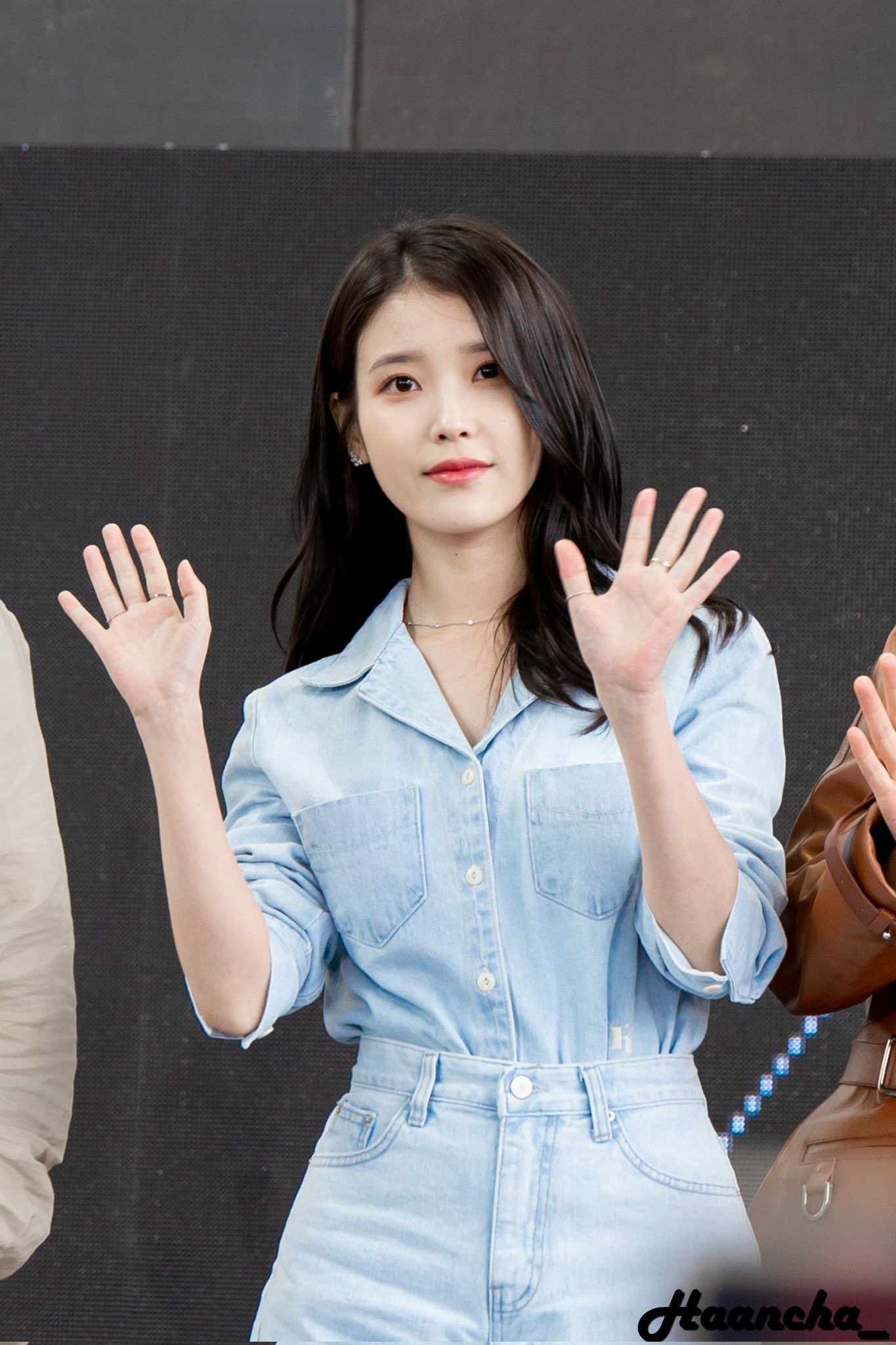 [잡담] 하늘색이 잘 받는 나 ㅈㅇ 아이유 | 인스티즈