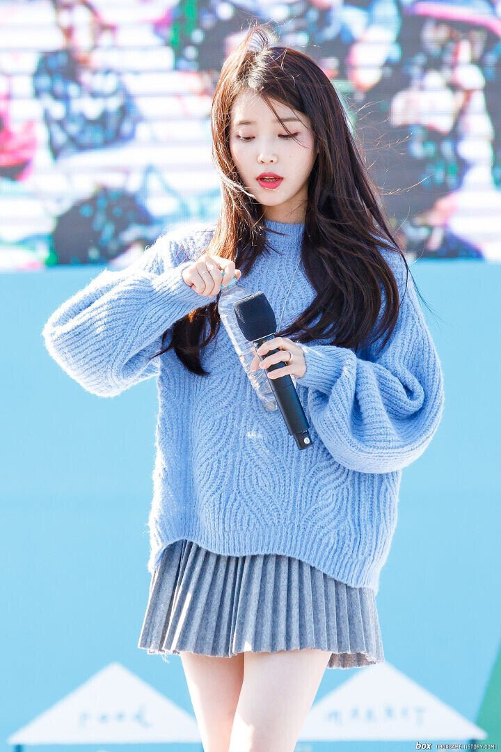 [잡담] 하늘색이 잘 받는 나 ㅈㅇ 아이유 | 인스티즈