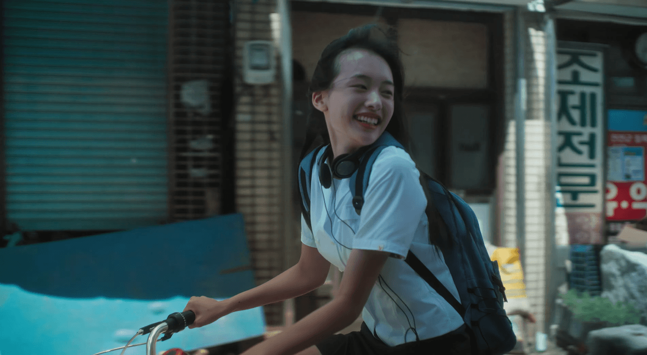 뮤비 보다가 내 맘에 너무 쏙 들어버린 여주.....gif | 인스티즈