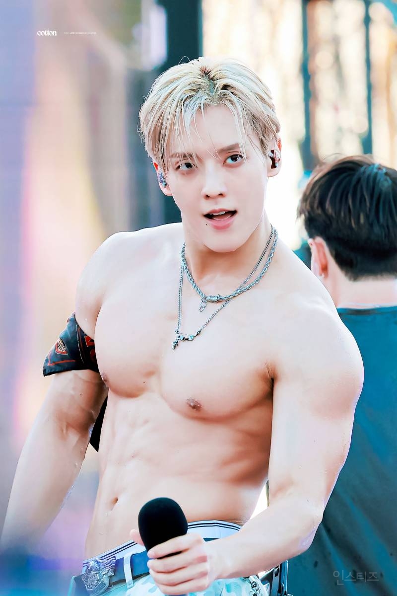 워터밤 공무원이라 불리는 남돌의 피지컬 상태 .jpg | 인스티즈