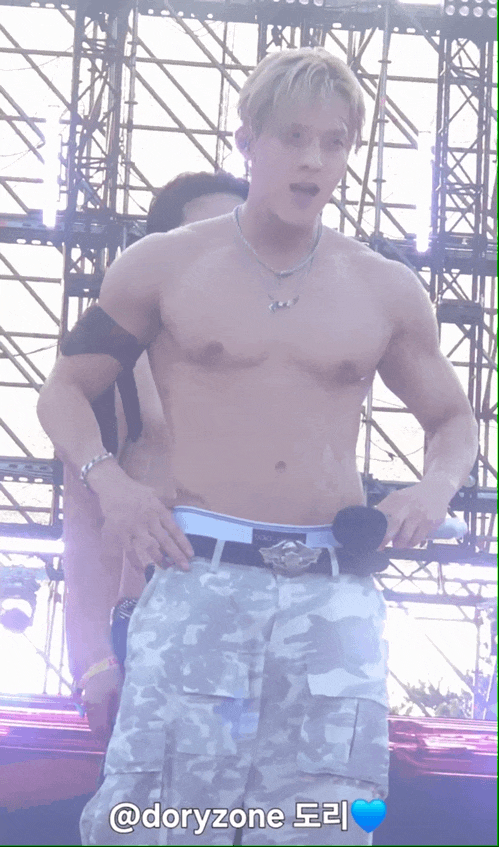 워터밤 공무원이라 불리는 남돌의 피지컬 상태 .jpg | 인스티즈